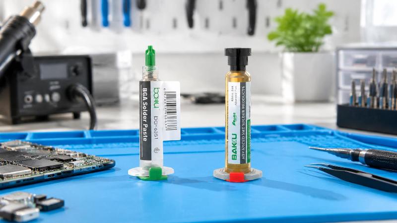 Multifunctional Pry Tool Set Top-down view of a 7-in-1 multifunctional pry set with green silicone handles